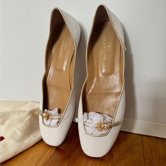 NEW Valentino Garavani Python White Leather Gold Lined Ballet Flats Sz 40 - Picture 2 of 5